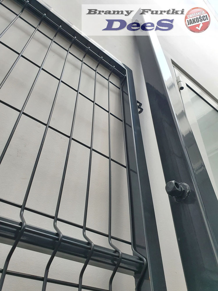 Brama dwuskrzydłowa panelowa 3D z przetłoczeniami
